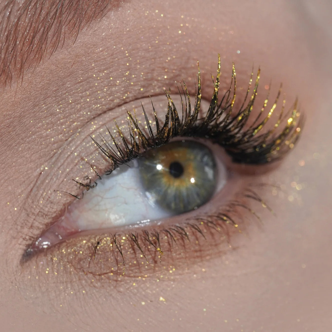 Viral Shimmery Glitter Mascara